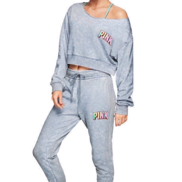 PINK Victoria's Secret Sweaters - NWT VS PINK cropped sweatshirt